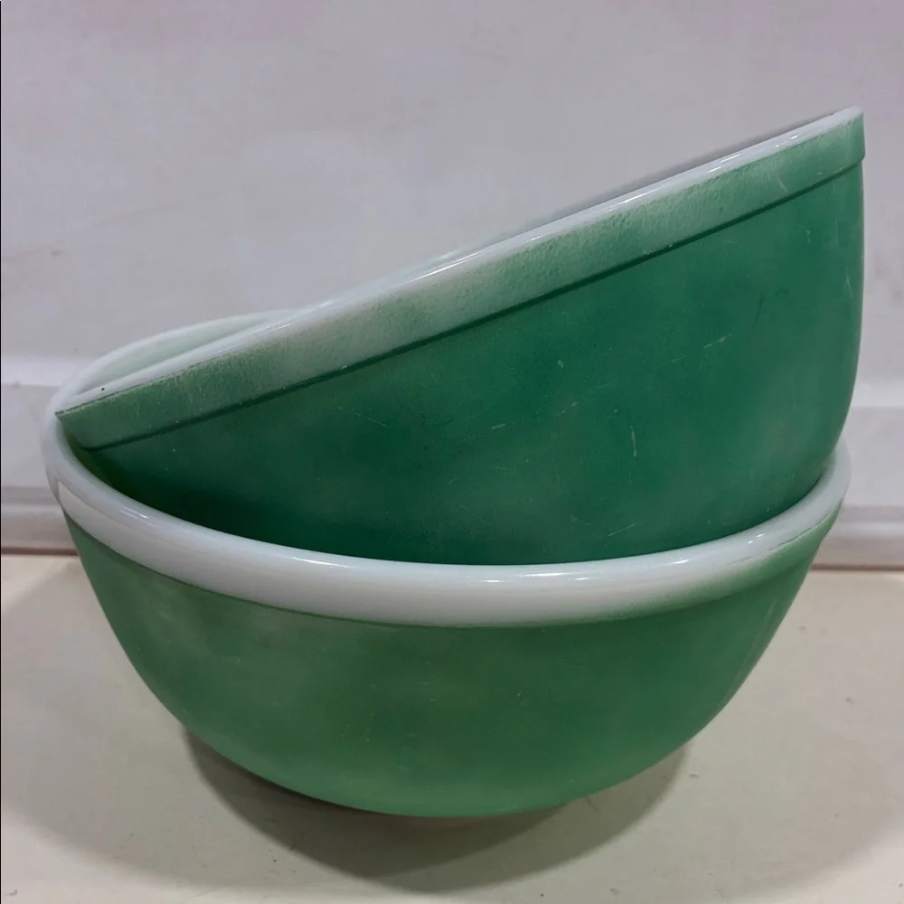 Pyrex Green/ White Bowl Big Green and White Vintage Pyrex Bowl shown on left